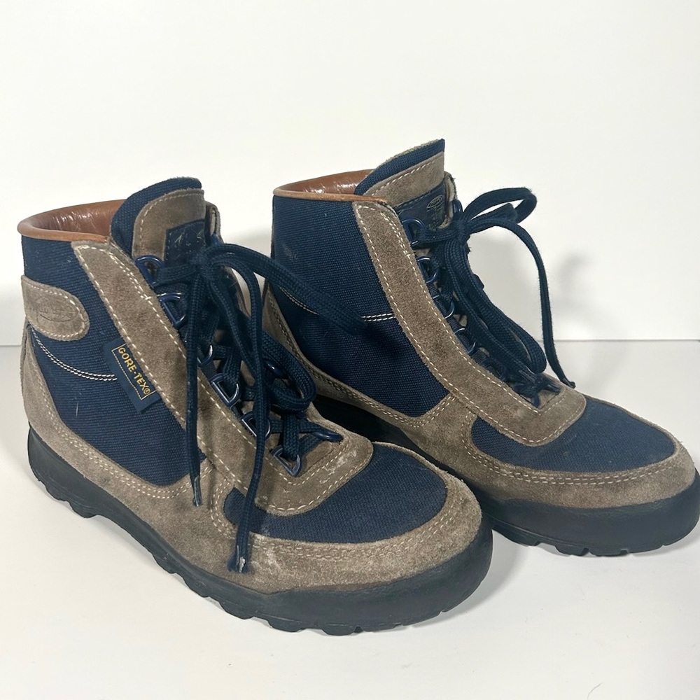 VTG Vasque‎ Skywalk Hiking Boots Gore-Tex Sz 7.5 M Tan Navy Suede Gorpcore Italy